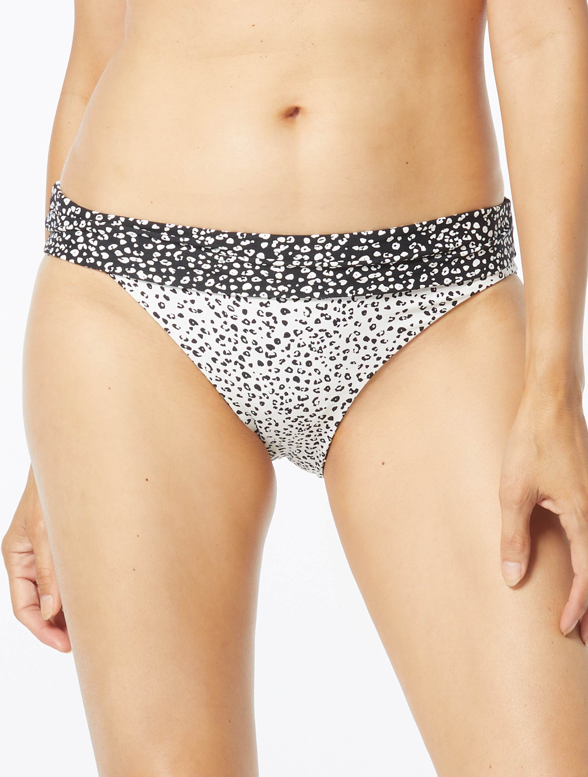 Product image for 006 CAST-BLACK