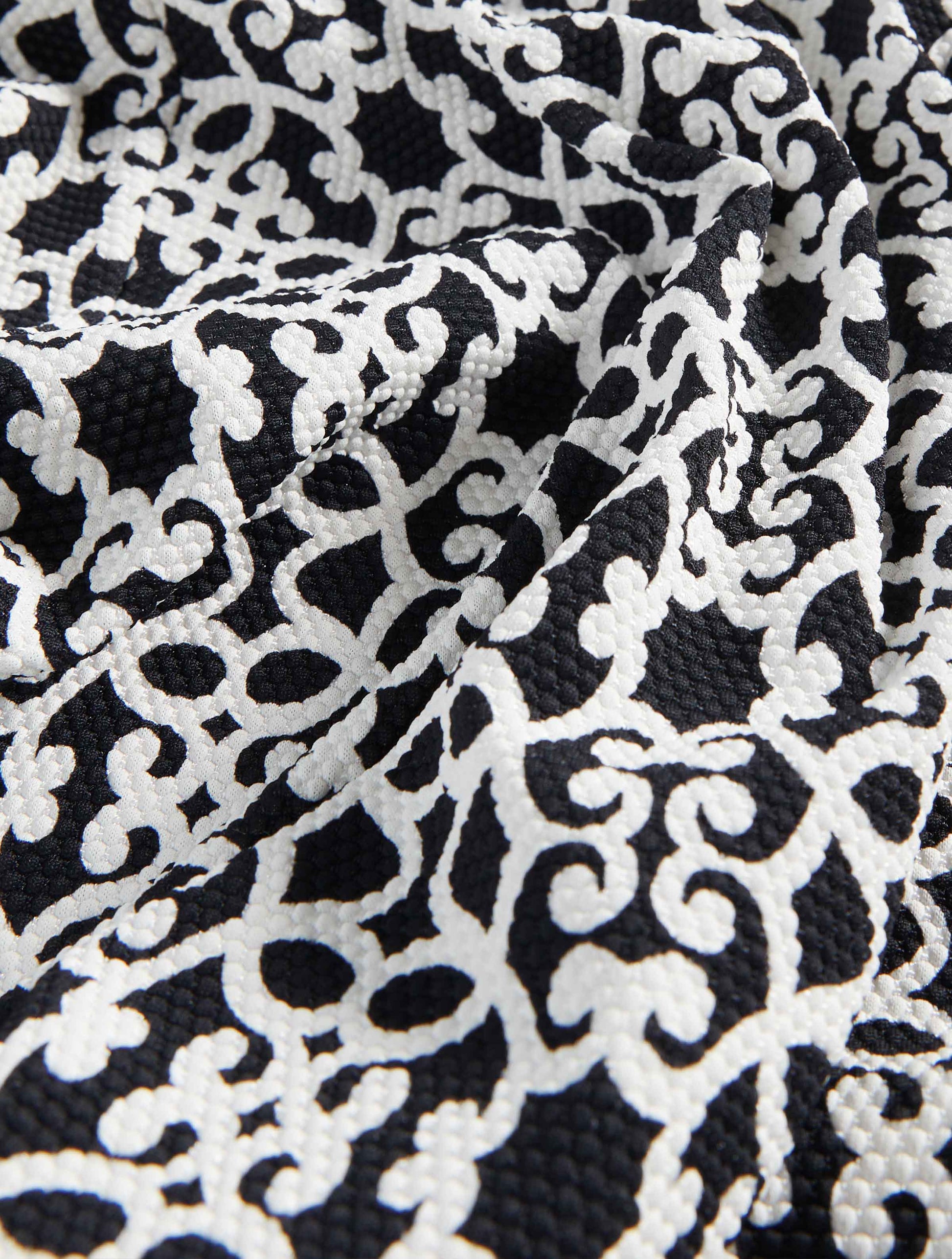 Product image for 001 BLACK